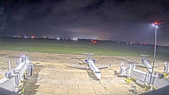 Weather camera view of Lake Charles Rgnl Arpt terminal bldg.