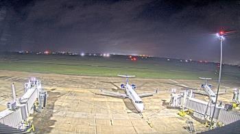 Weather camera view of Lake Charles Rgnl Arpt terminal bldg.