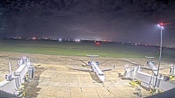 Weather camera view of Lake Charles Rgnl Arpt terminal bldg.