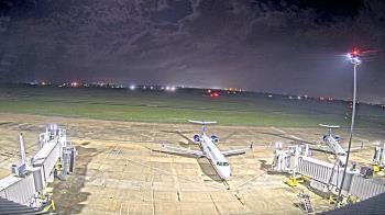 Weather camera view of Lake Charles Rgnl Arpt terminal bldg.