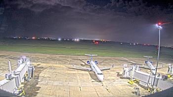 Weather camera view of Lake Charles Rgnl Arpt terminal bldg.