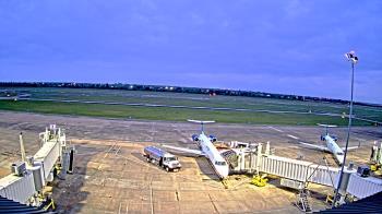 Weather camera view of Lake Charles Rgnl Arpt terminal bldg.