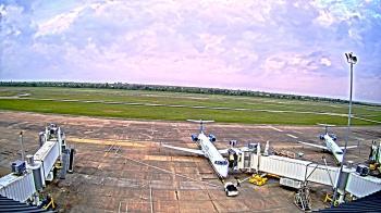 Weather camera view of Lake Charles Rgnl Arpt terminal bldg.