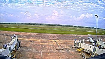Weather camera view of Lake Charles Rgnl Arpt terminal bldg.