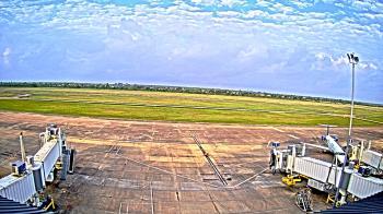 Weather camera view of Lake Charles Rgnl Arpt terminal bldg.