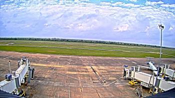 Weather camera view of Lake Charles Rgnl Arpt terminal bldg.