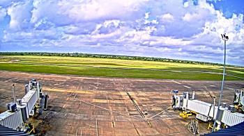 Weather camera view of Lake Charles Rgnl Arpt terminal bldg.