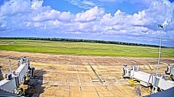 Weather camera view of Lake Charles Rgnl Arpt terminal bldg.