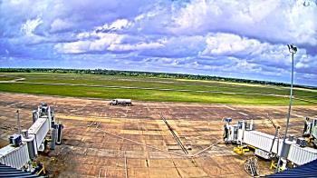 Weather camera view of Lake Charles Rgnl Arpt terminal bldg.