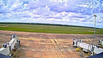Weather camera view of Lake Charles Rgnl Arpt terminal bldg.
