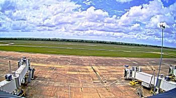 Weather camera view of Lake Charles Rgnl Arpt terminal bldg.