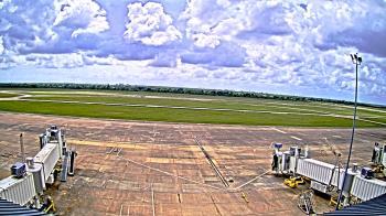 Weather camera view of Lake Charles Rgnl Arpt terminal bldg.