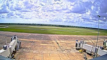 Weather camera view of Lake Charles Rgnl Arpt terminal bldg.