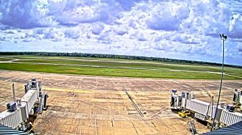 Weather camera view of Lake Charles Rgnl Arpt terminal bldg.