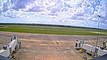 Weather camera view of Lake Charles Rgnl Arpt terminal bldg.