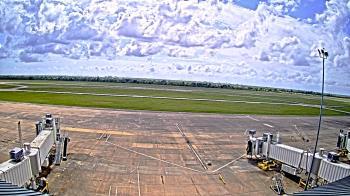 Weather camera view of Lake Charles Rgnl Arpt terminal bldg.