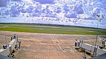 Weather camera view of Lake Charles Rgnl Arpt terminal bldg.