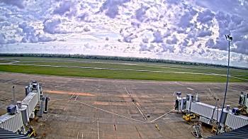 Weather camera view of Lake Charles Rgnl Arpt terminal bldg.