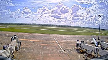 Weather camera view of Lake Charles Rgnl Arpt terminal bldg.