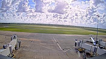 Weather camera view of Lake Charles Rgnl Arpt terminal bldg.
