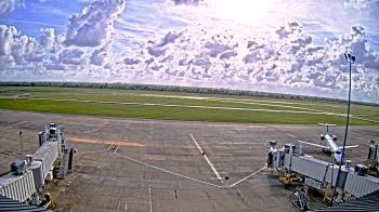 Weather camera view of Lake Charles Rgnl Arpt terminal bldg.