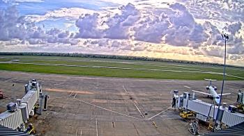 Weather camera view of Lake Charles Rgnl Arpt terminal bldg.
