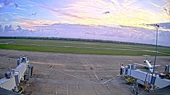 Weather camera view of Lake Charles Rgnl Arpt terminal bldg.