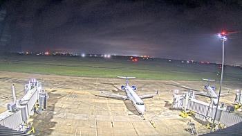 Weather camera view of Lake Charles Rgnl Arpt terminal bldg.