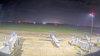 Weather camera view of Lake Charles Rgnl Arpt terminal bldg.