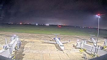 Weather camera view of Lake Charles Rgnl Arpt terminal bldg.