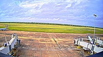 Weather camera view of Lake Charles Rgnl Arpt terminal bldg.