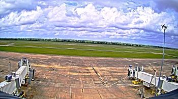 Weather camera view of Lake Charles Rgnl Arpt terminal bldg.