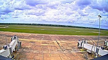 Weather camera view of Lake Charles Rgnl Arpt terminal bldg.