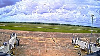 Weather camera view of Lake Charles Rgnl Arpt terminal bldg.