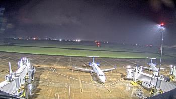 Weather camera view of Lake Charles Rgnl Arpt terminal bldg.