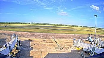 Weather camera view of Lake Charles Rgnl Arpt terminal bldg.