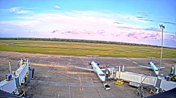 Weather camera view of Lake Charles Rgnl Arpt terminal bldg.