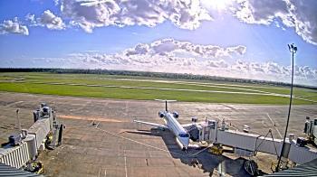 Weather camera view of Lake Charles Rgnl Arpt terminal bldg.