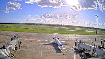 Weather camera view of Lake Charles Rgnl Arpt terminal bldg.