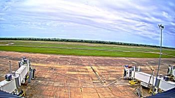 Weather camera view of Lake Charles Rgnl Arpt terminal bldg.