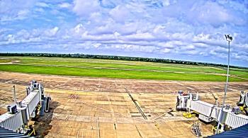Weather camera view of Lake Charles Rgnl Arpt terminal bldg.