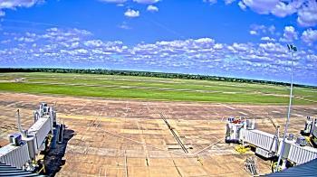 Weather camera view of Lake Charles Rgnl Arpt terminal bldg.