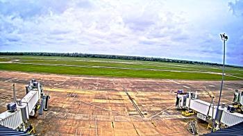 Weather camera view of Lake Charles Rgnl Arpt terminal bldg.