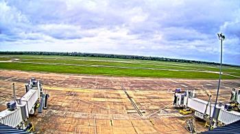 Weather camera view of Lake Charles Rgnl Arpt terminal bldg.