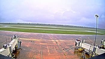 Weather camera view of Lake Charles Rgnl Arpt terminal bldg.