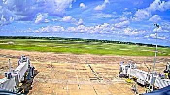 Weather camera view of Lake Charles Rgnl Arpt terminal bldg.