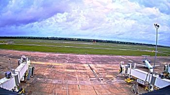 Weather camera view of Lake Charles Rgnl Arpt terminal bldg.