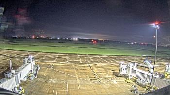Weather camera view of Lake Charles Rgnl Arpt terminal bldg.