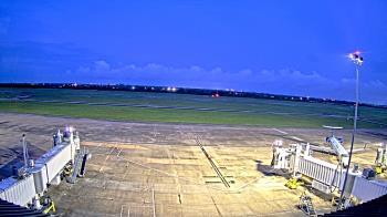 Weather camera view of Lake Charles Rgnl Arpt terminal bldg.