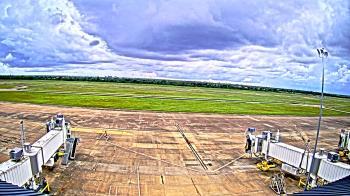 Weather camera view of Lake Charles Rgnl Arpt terminal bldg.